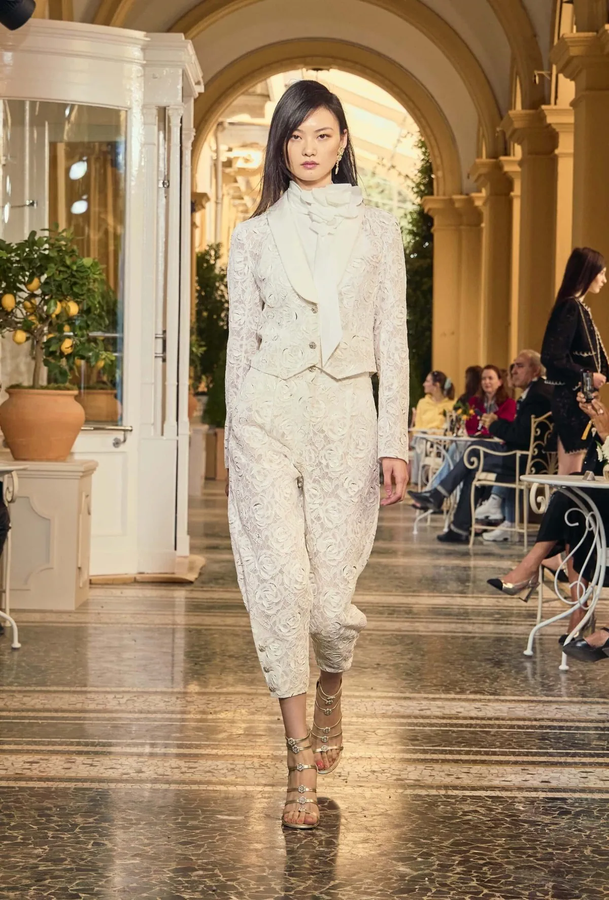 Bộ sưu tập Chanel Cruise 2026 tôn vinh vẻ đẹp sang trọng của phong cách sống dolce vita