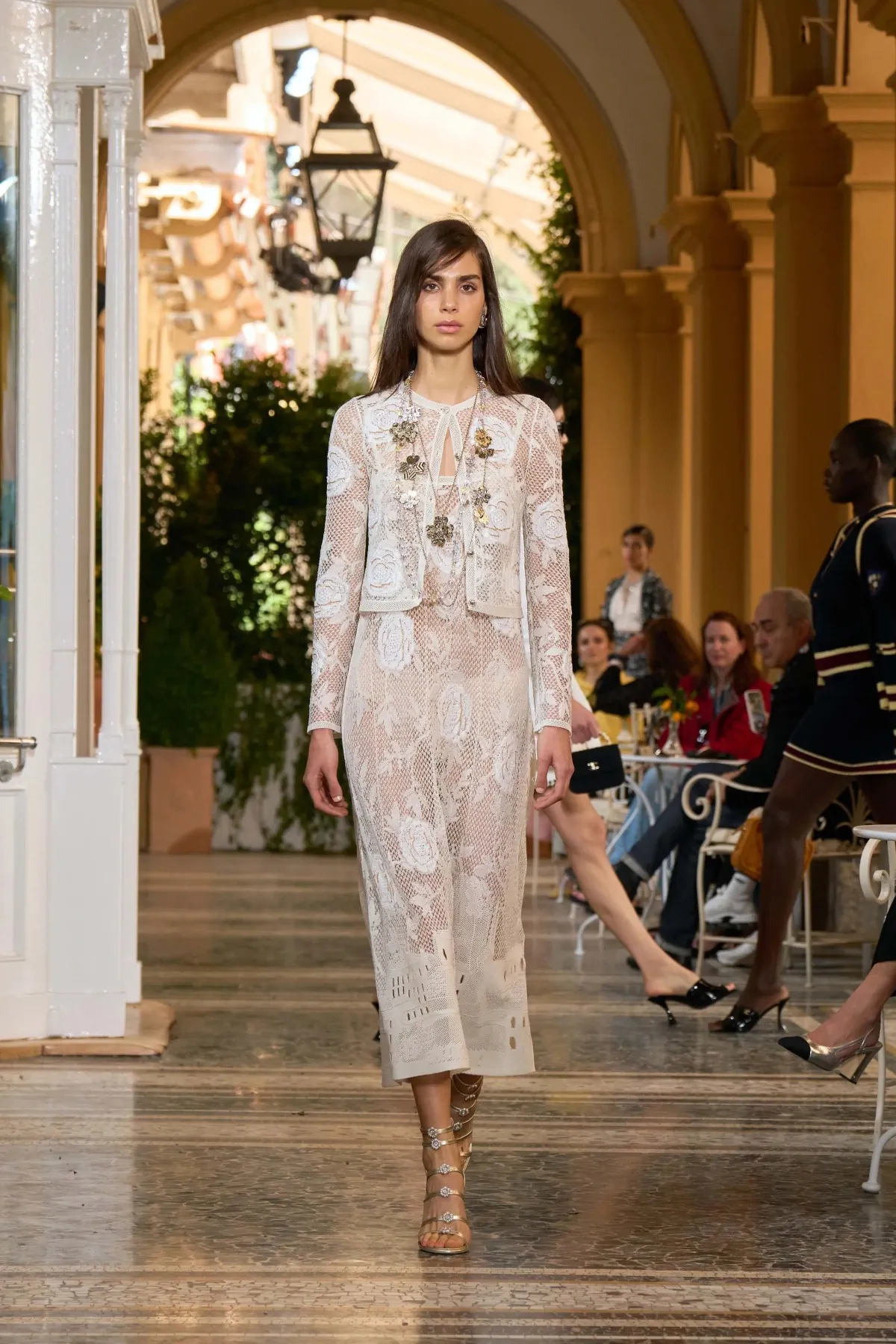 Bộ sưu tập Chanel Cruise 2026 tôn vinh vẻ đẹp sang trọng của phong cách sống dolce vita