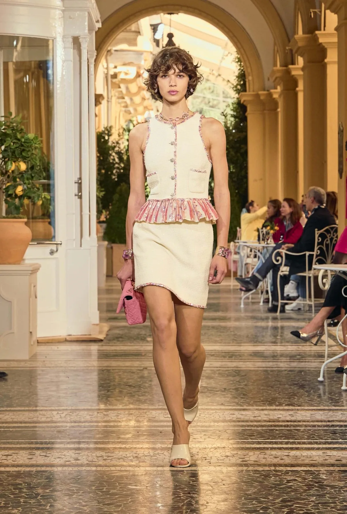 Bộ sưu tập Chanel Cruise 2026 tôn vinh vẻ đẹp sang trọng của phong cách sống dolce vita
