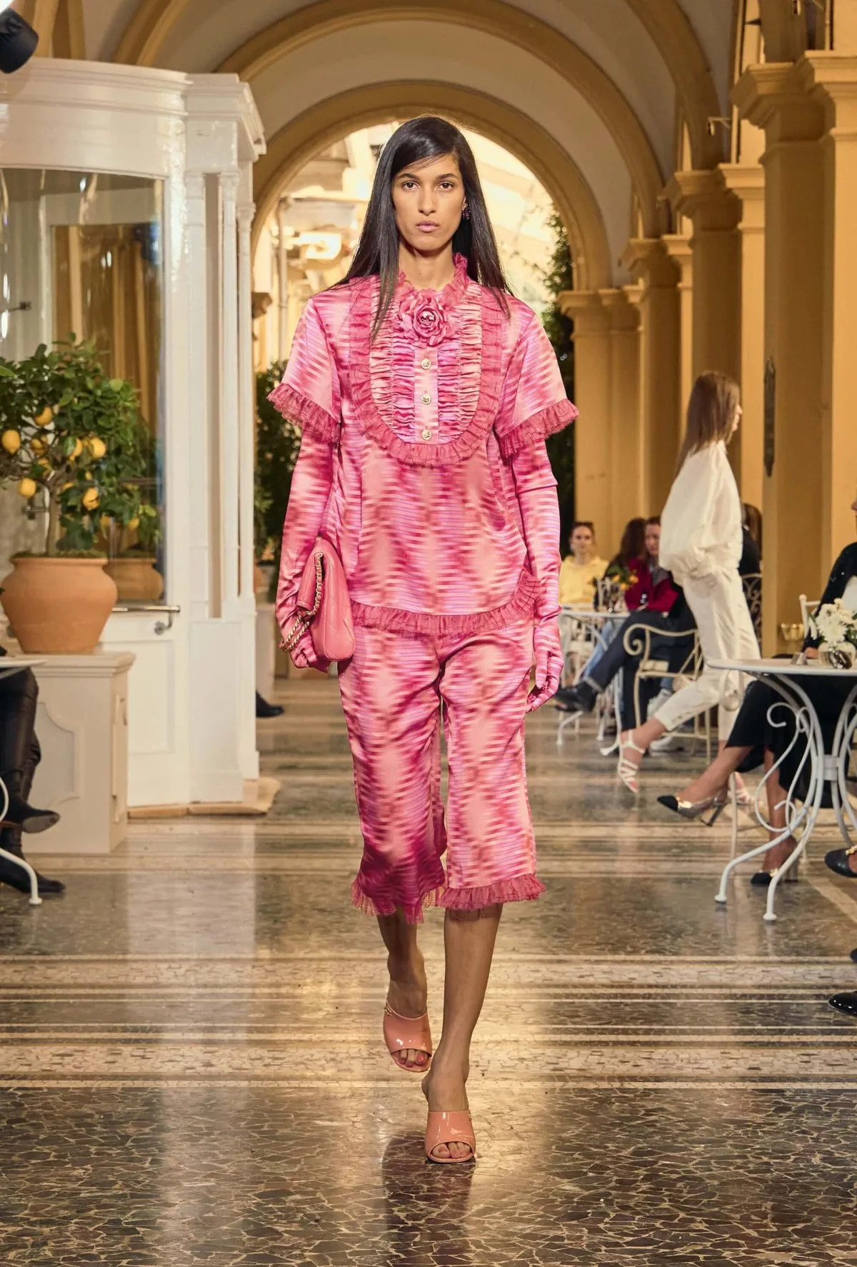 Bộ sưu tập Chanel Cruise 2026 tôn vinh vẻ đẹp sang trọng của phong cách sống dolce vita