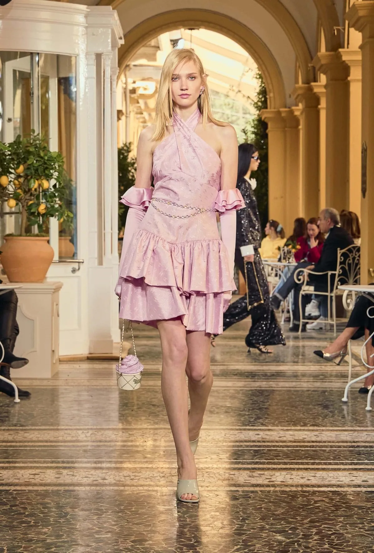 Bộ sưu tập Chanel Cruise 2026 tôn vinh vẻ đẹp sang trọng của phong cách sống dolce vita