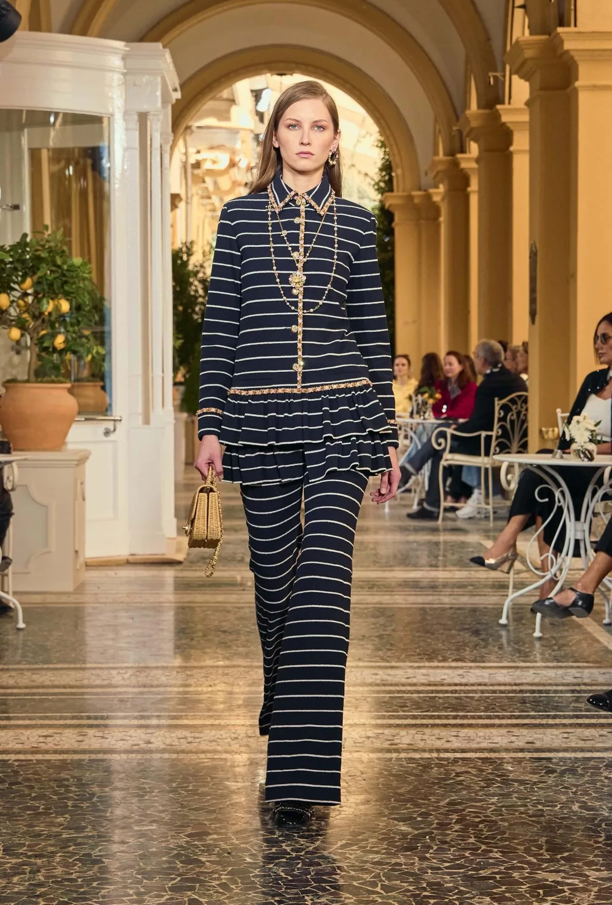 Bộ sưu tập Chanel Cruise 2026 tôn vinh vẻ đẹp sang trọng của phong cách sống dolce vita