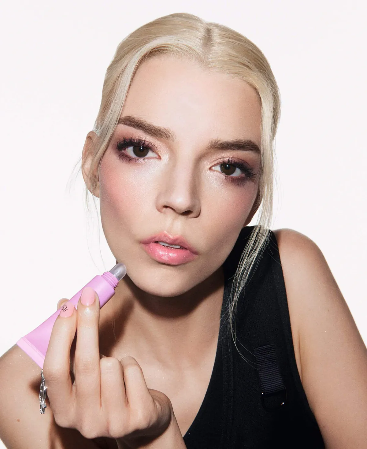 Dior Backstage phiên bản mới giới thiệu phấn má dạng thỏi đầu tiên với công nghệ thích ứng pH