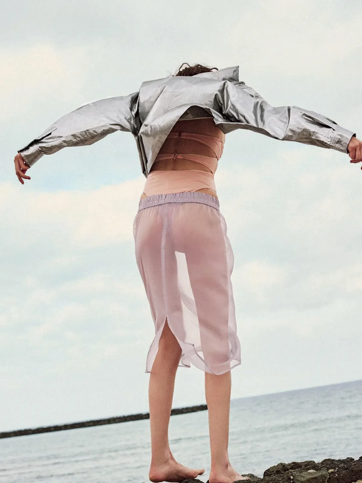 Elle Italia 22/05/2025: Julia Pacha chụp bởi Alessandro Burzigotti