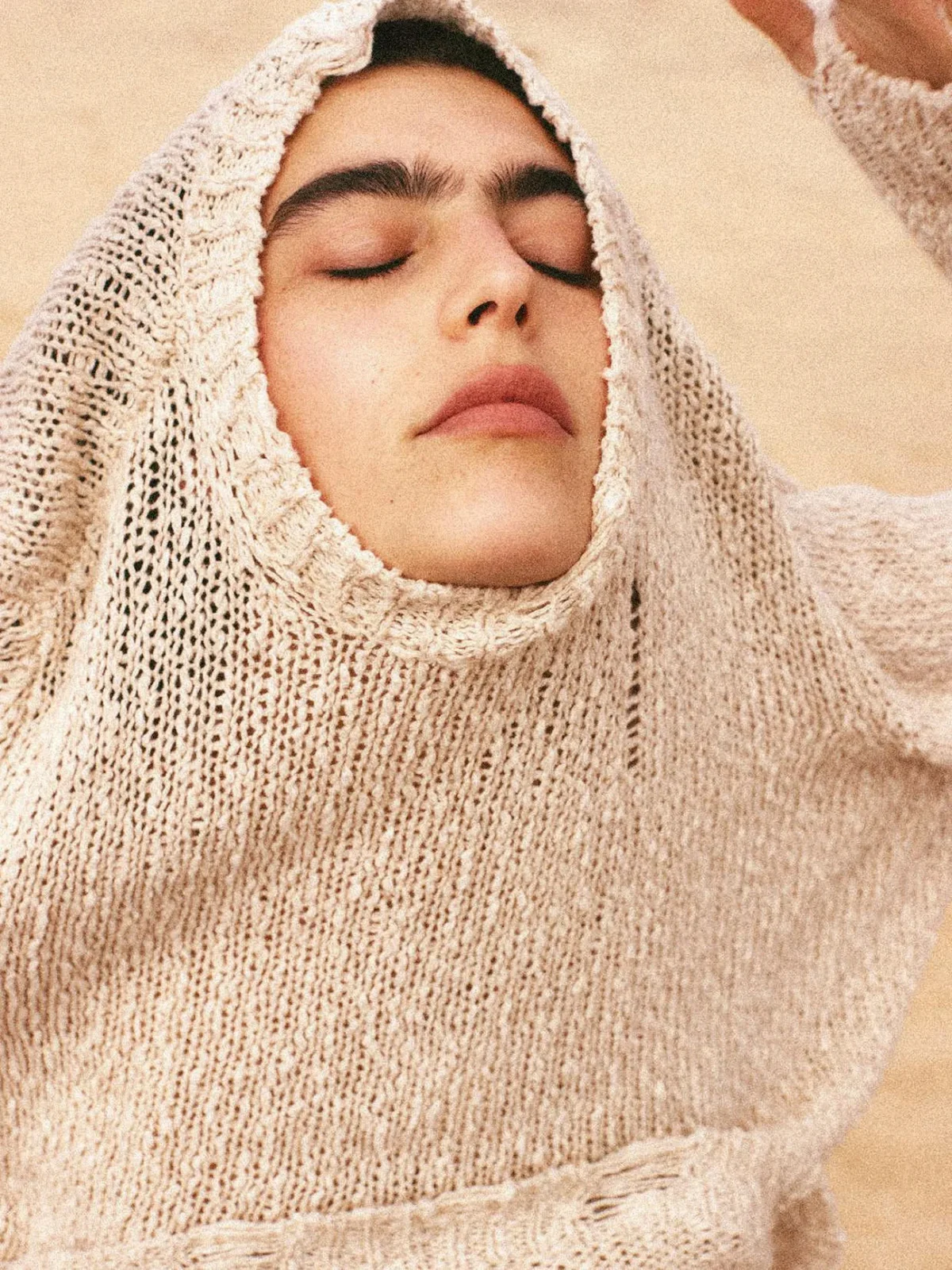 Elle Italia 22/05/2025: Julia Pacha chụp bởi Alessandro Burzigotti