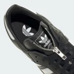 Jeremy Scott gây bất ngờ với đôi adidas Samba OG tối giản chưa từng có