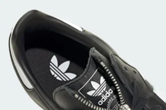 Jeremy Scott gây bất ngờ với đôi adidas Samba OG tối giản chưa từng có