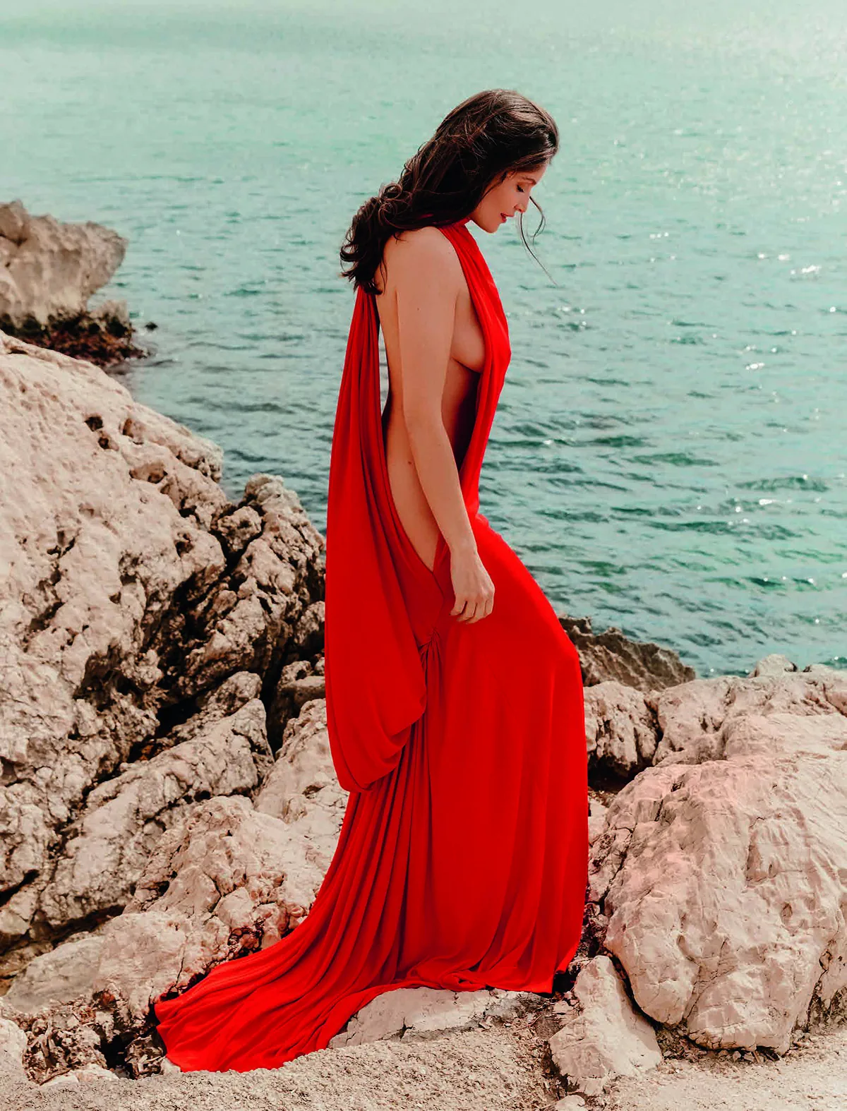Madame Figaro 30/05/2025: Laetitia Casta chụp bởi Charlotte Navio
