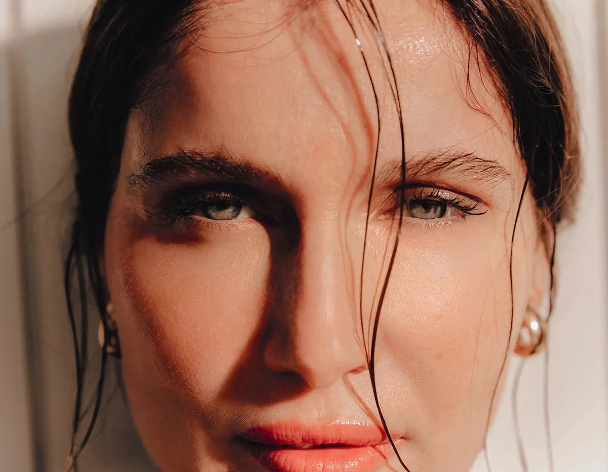 Madame Figaro 30/05/2025: Laetitia Casta chụp bởi Charlotte Navio