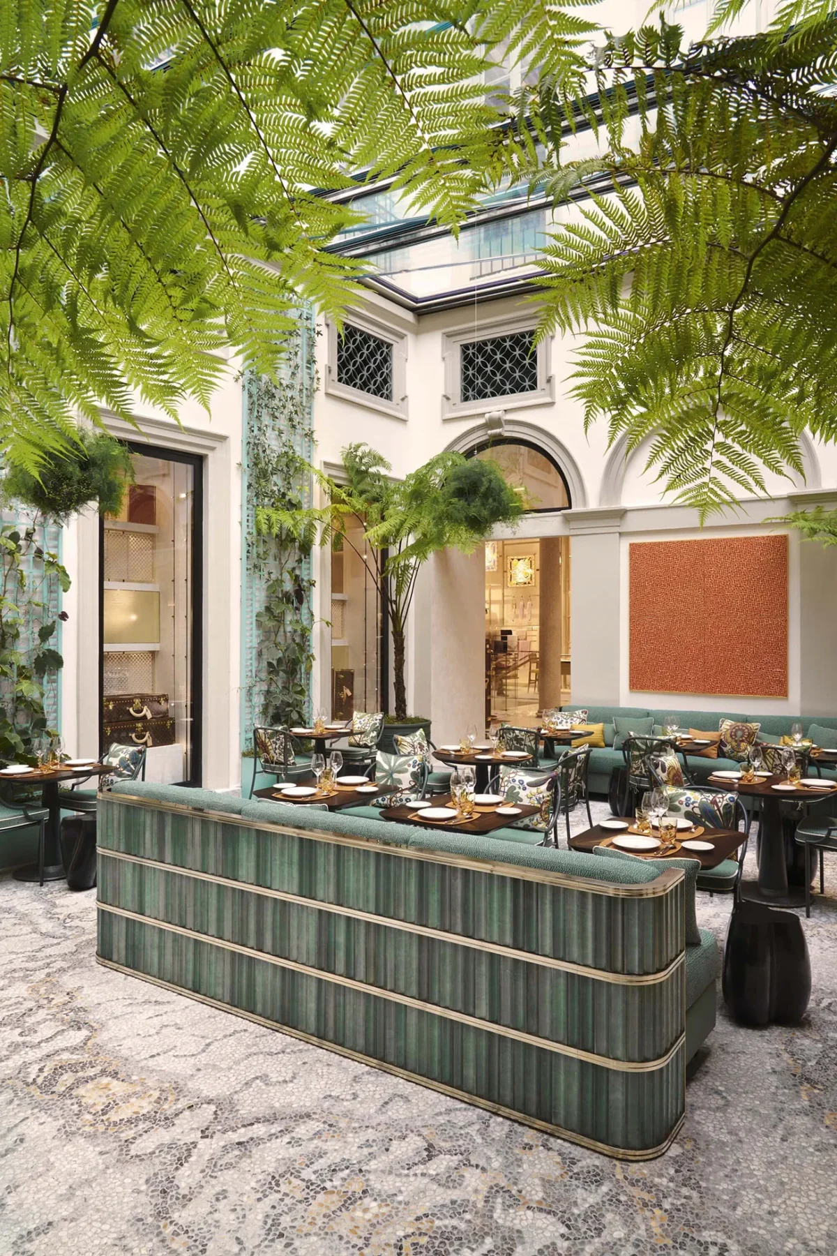 Louis Vuitton mở cửa trở lại flagship tại Milan, bổ sung nhà hàng và quán cafe sang trọng