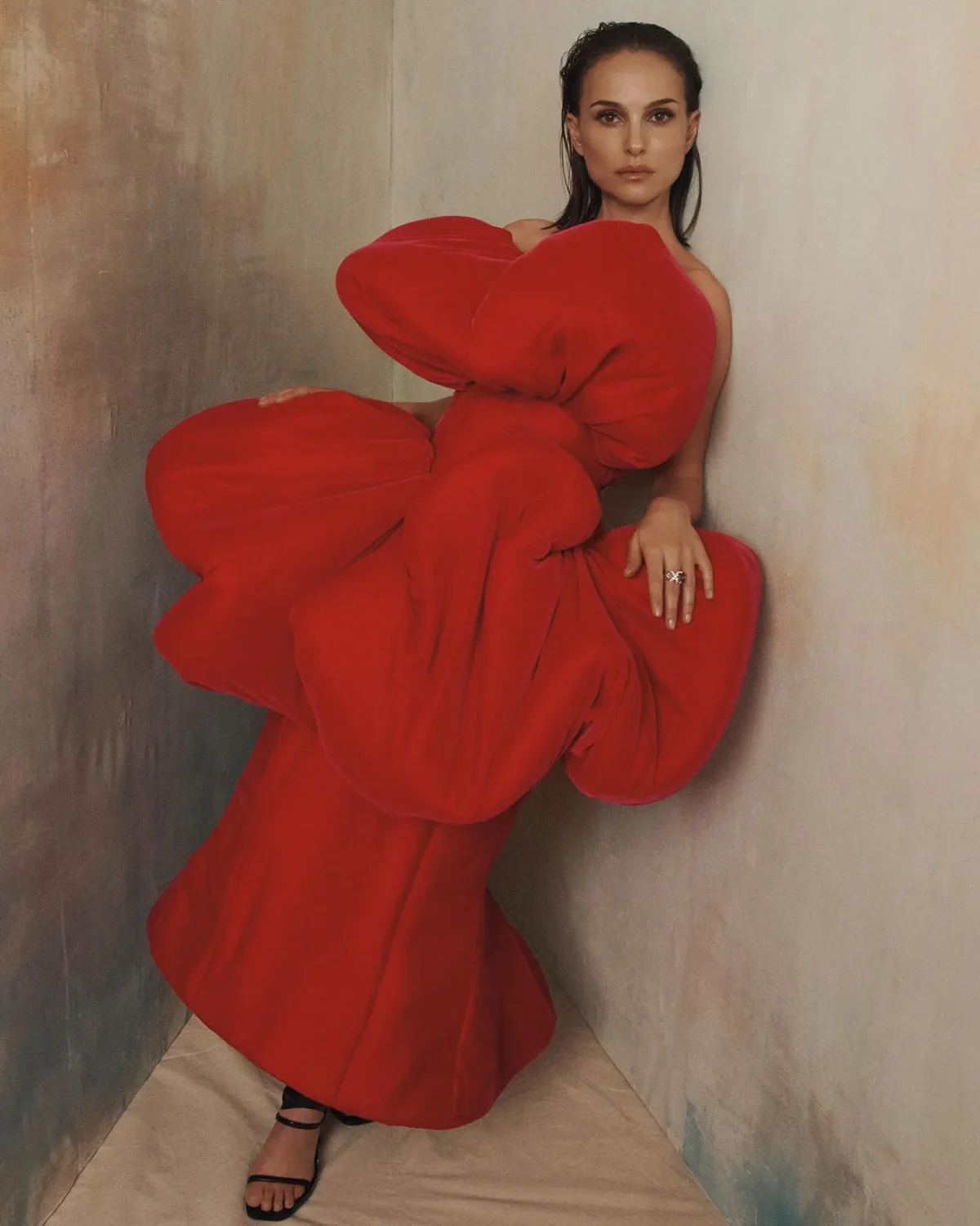 Vogue Australia 05/2025: Natalie Portman tỏa sáng cùng Tiffany & Co., chụp bởi Lachlan Bailey