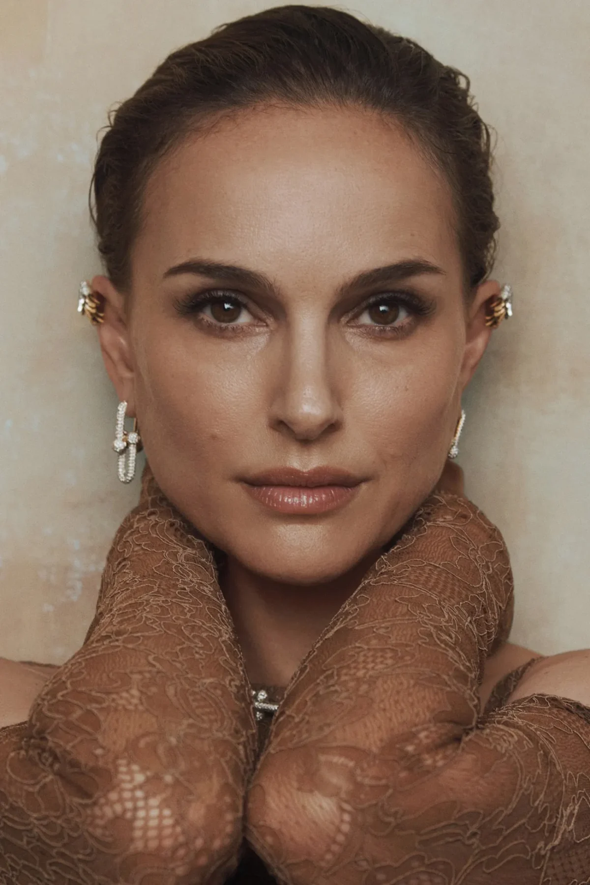 Vogue Australia 05/2025: Natalie Portman tỏa sáng cùng Tiffany & Co., chụp bởi Lachlan Bailey
