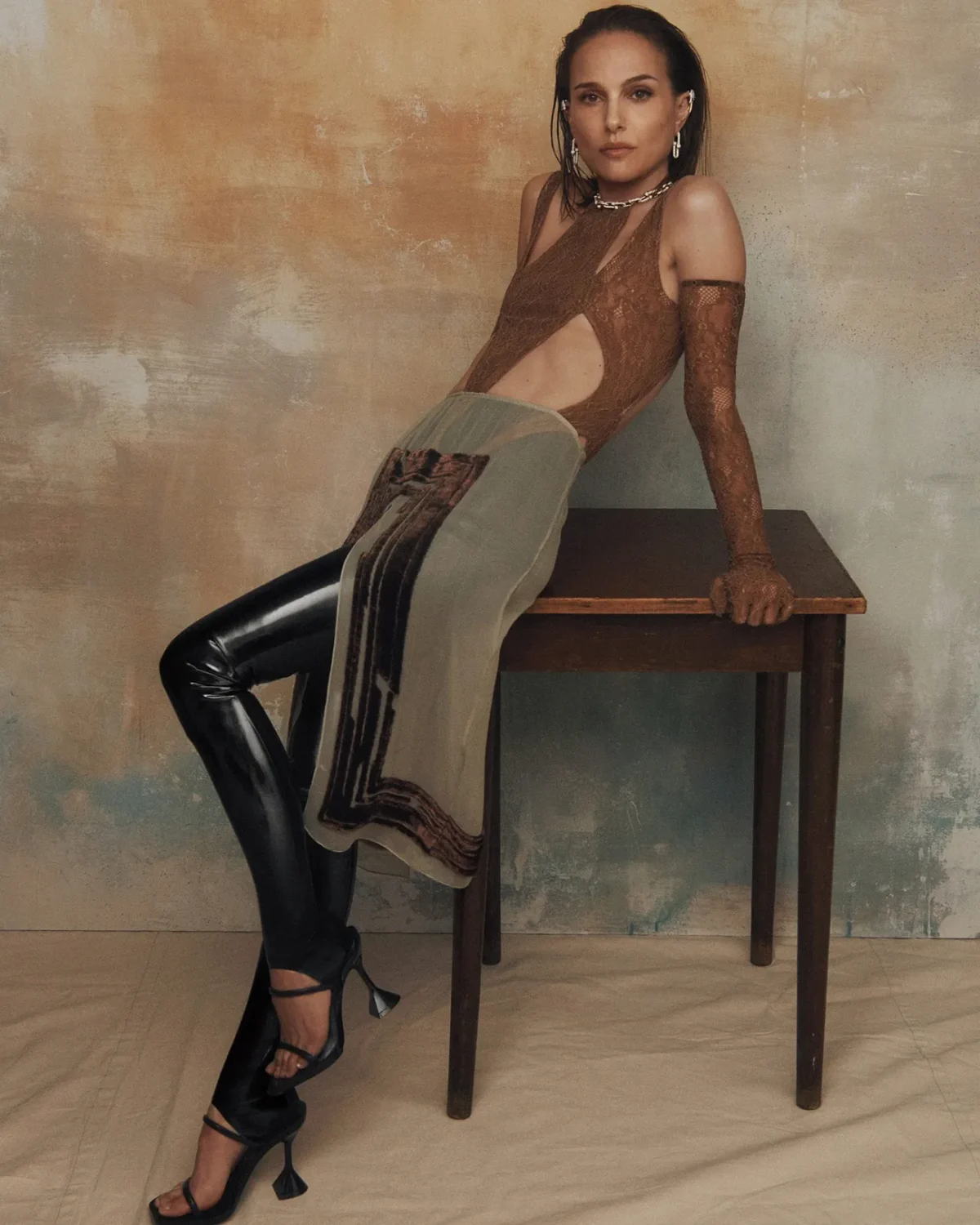 Vogue Australia 05/2025: Natalie Portman tỏa sáng cùng Tiffany & Co., chụp bởi Lachlan Bailey