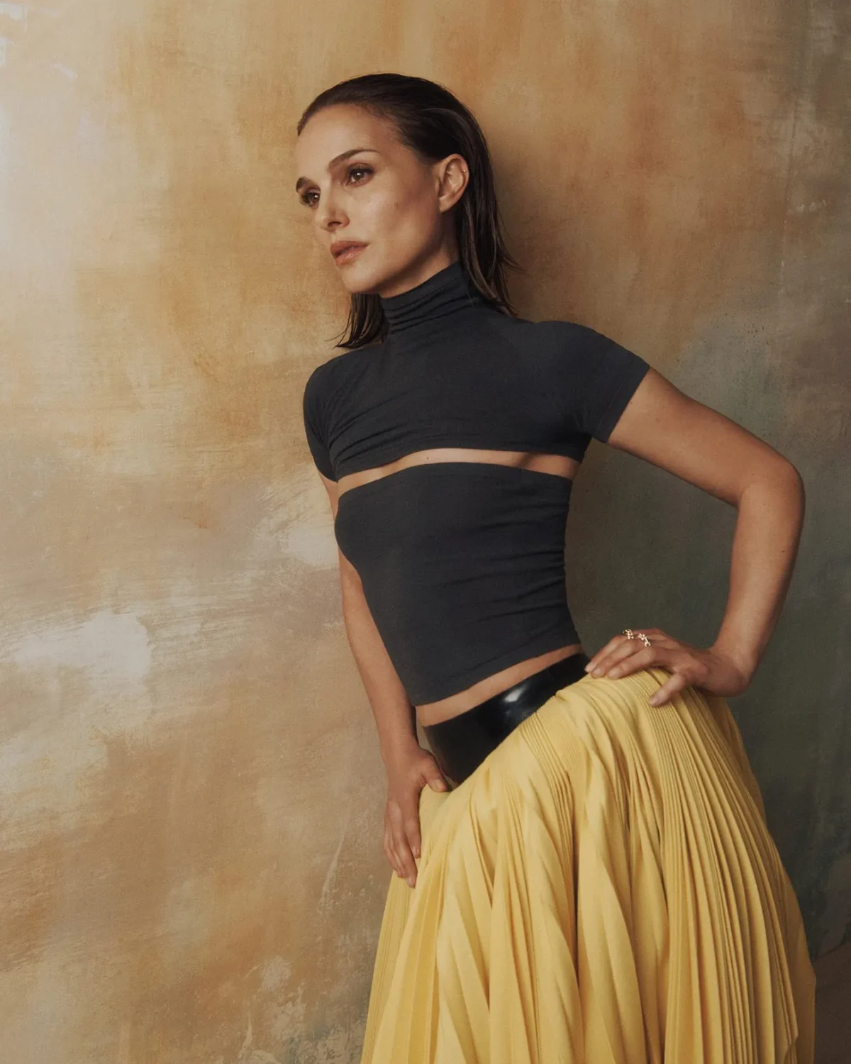 Vogue Australia 05/2025: Natalie Portman tỏa sáng cùng Tiffany & Co., chụp bởi Lachlan Bailey