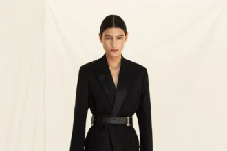 Victoria Beckham Resort 2026: Trở lại New York, nguồn cảm hứng từ hội họa và sự bất ngờ