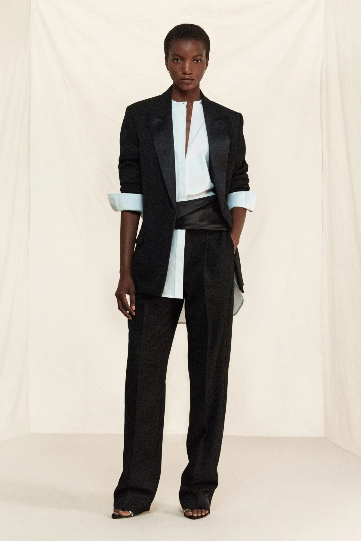 Victoria Beckham Resort 2026: Trở lại New York, nguồn cảm hứng từ hội họa và sự bất ngờ