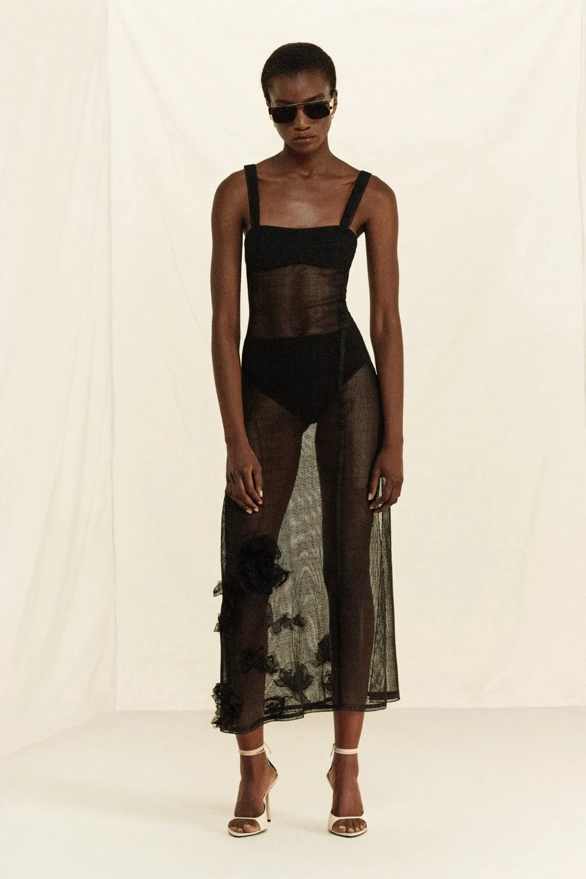 Victoria Beckham Resort 2026: Trở lại New York, nguồn cảm hứng từ hội họa và sự bất ngờ