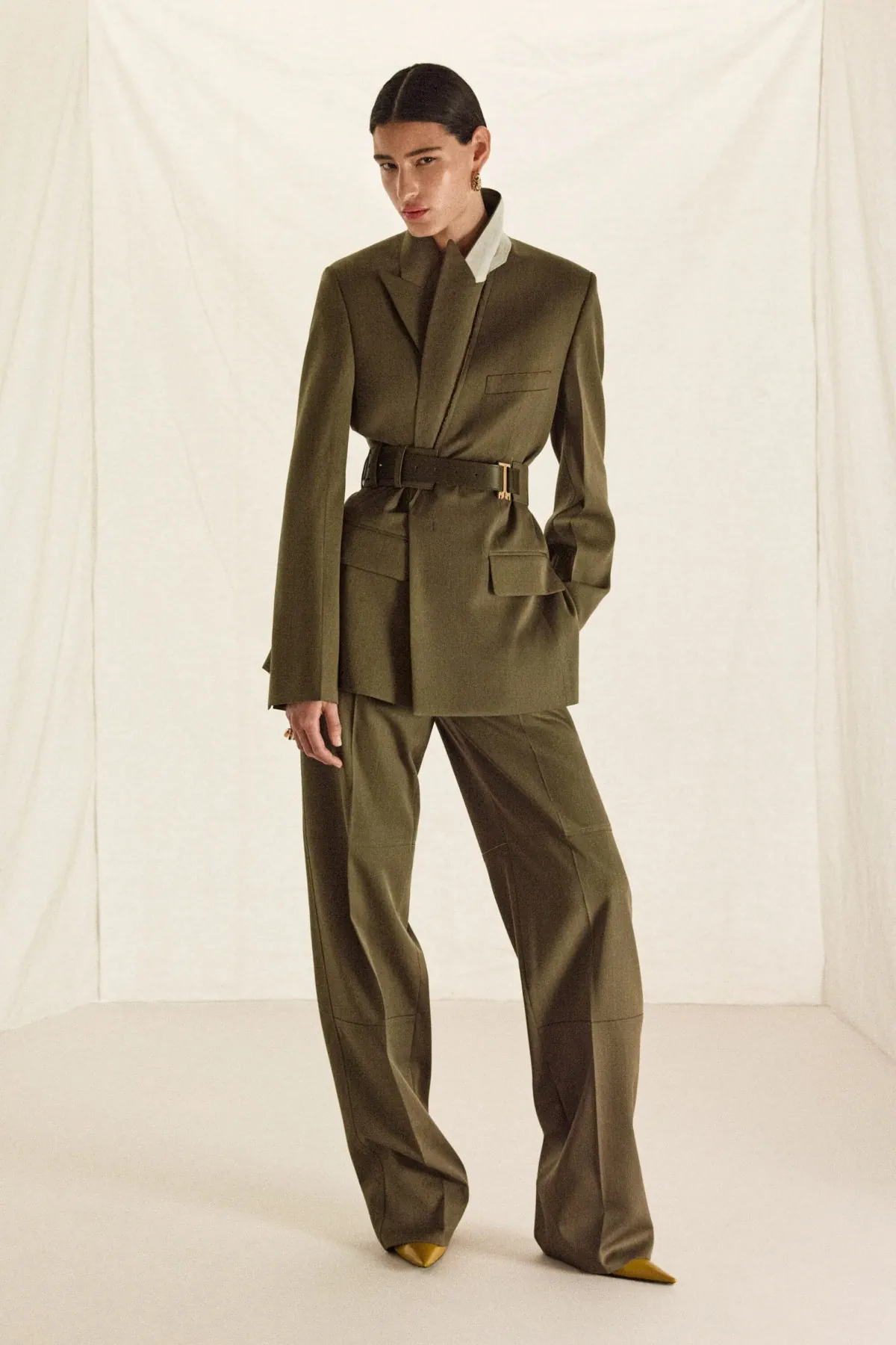 Victoria Beckham Resort 2026: Trở lại New York, nguồn cảm hứng từ hội họa và sự bất ngờ