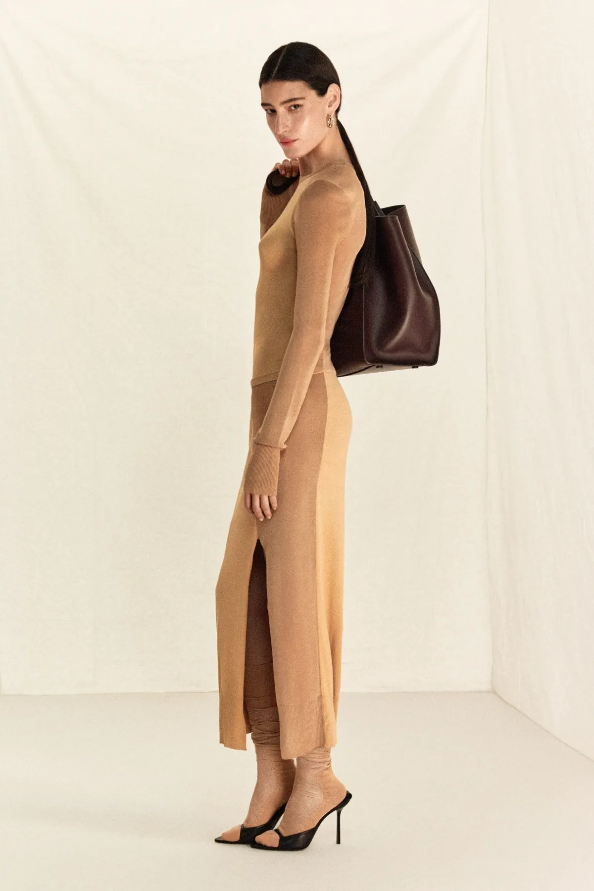 Victoria Beckham Resort 2026: Trở lại New York, nguồn cảm hứng từ hội họa và sự bất ngờ