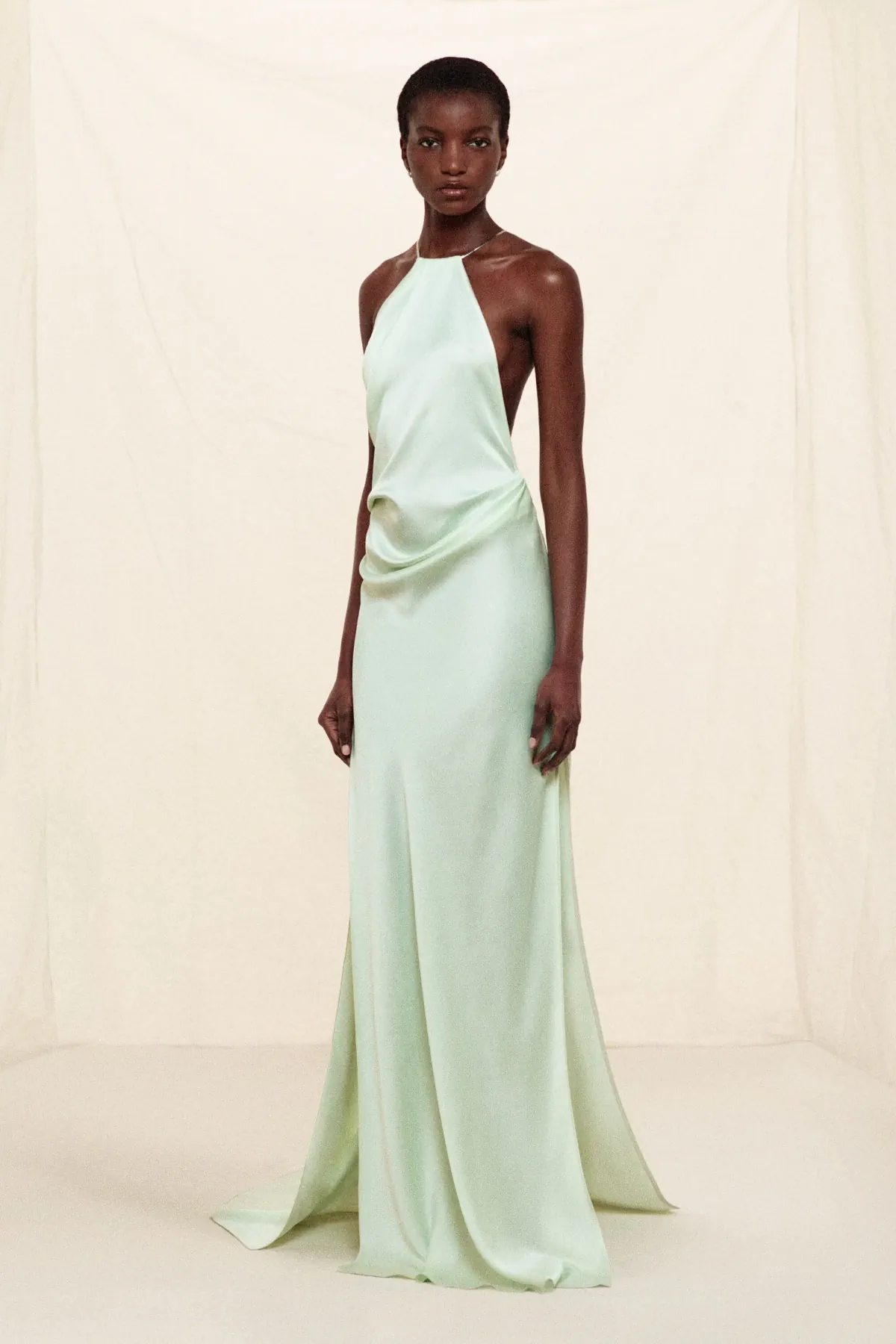 Victoria Beckham Resort 2026: Trở lại New York, nguồn cảm hứng từ hội họa và sự bất ngờ