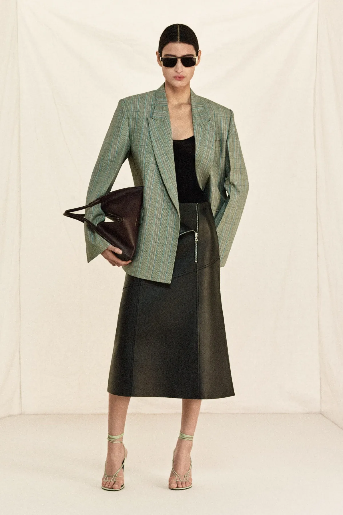 Victoria Beckham Resort 2026: Trở lại New York, nguồn cảm hứng từ hội họa và sự bất ngờ
