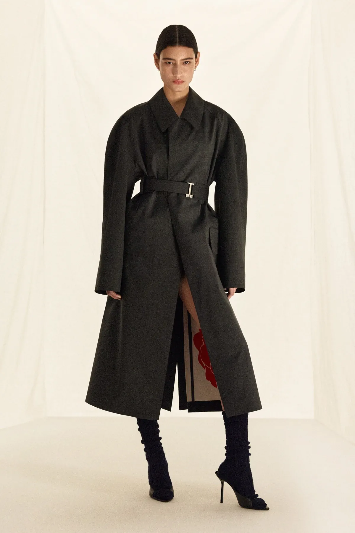 Victoria Beckham Resort 2026: Trở lại New York, nguồn cảm hứng từ hội họa và sự bất ngờ
