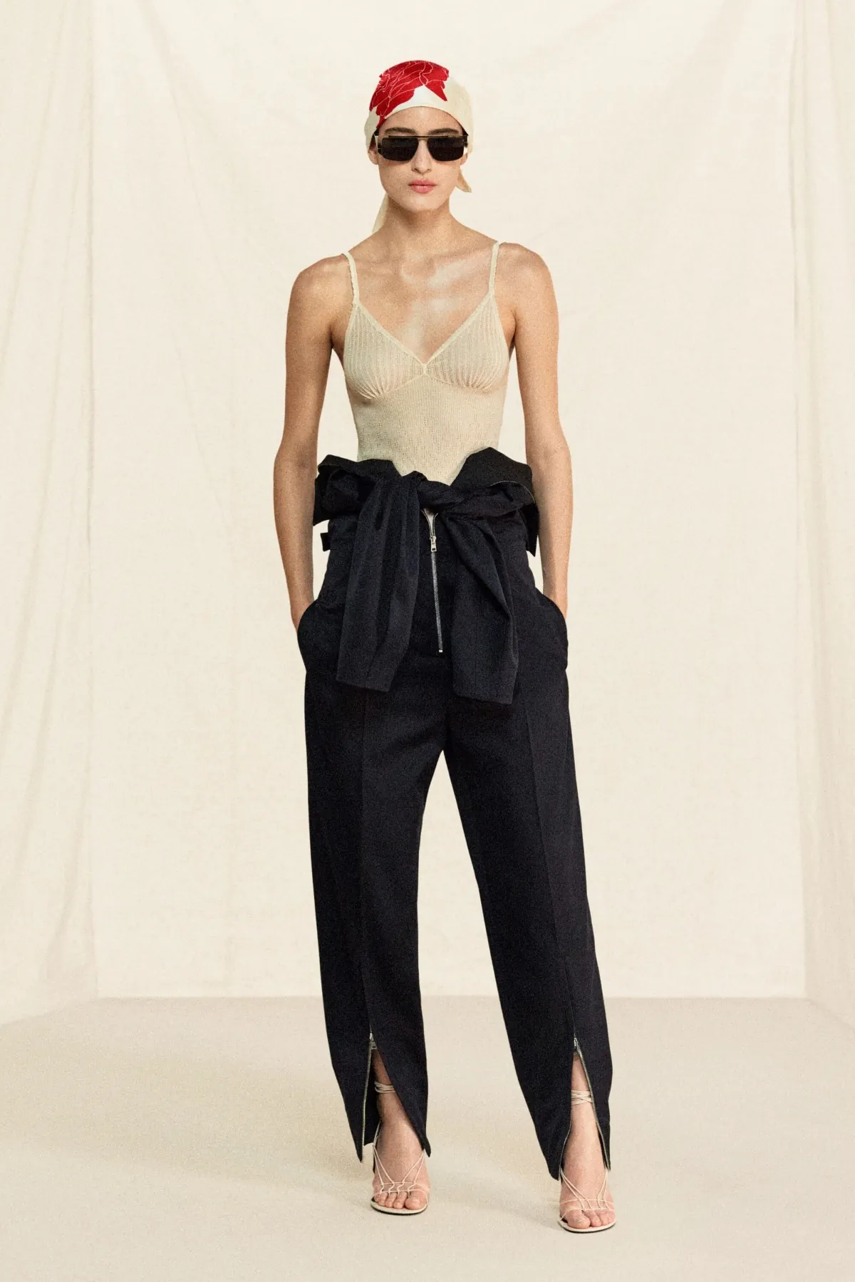 Victoria Beckham Resort 2026: Trở lại New York, nguồn cảm hứng từ hội họa và sự bất ngờ