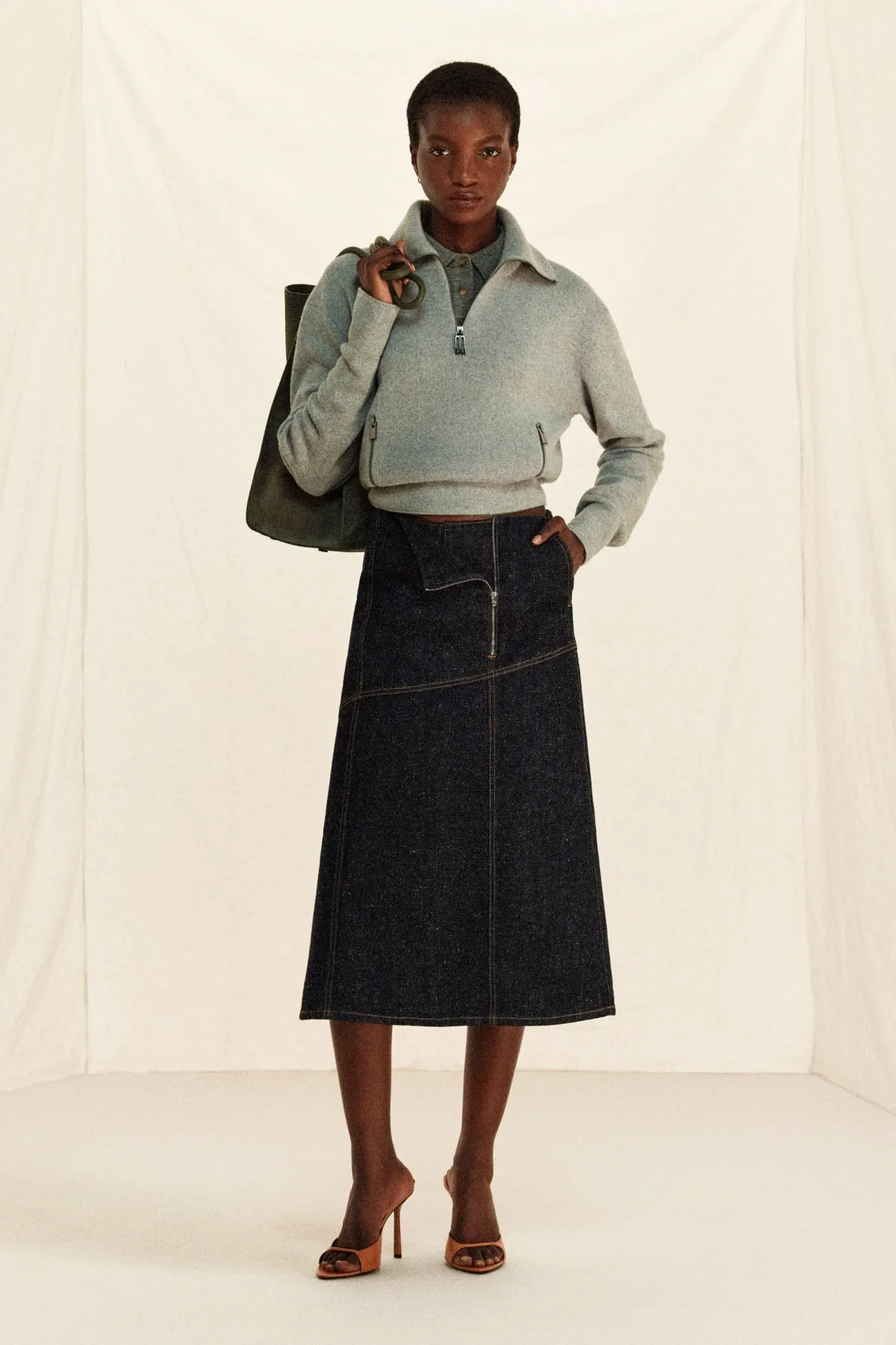 Victoria Beckham Resort 2026: Trở lại New York, nguồn cảm hứng từ hội họa và sự bất ngờ