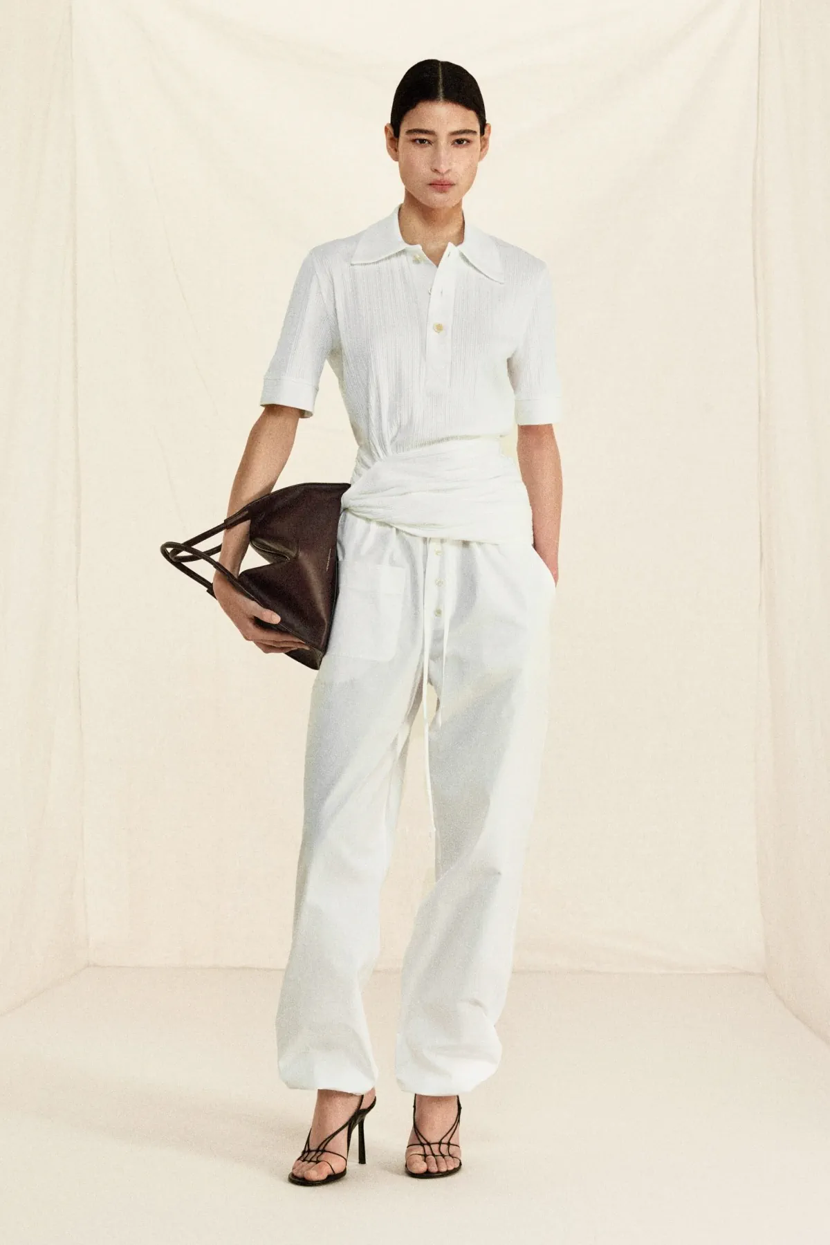 Victoria Beckham Resort 2026: Trở lại New York, nguồn cảm hứng từ hội họa và sự bất ngờ