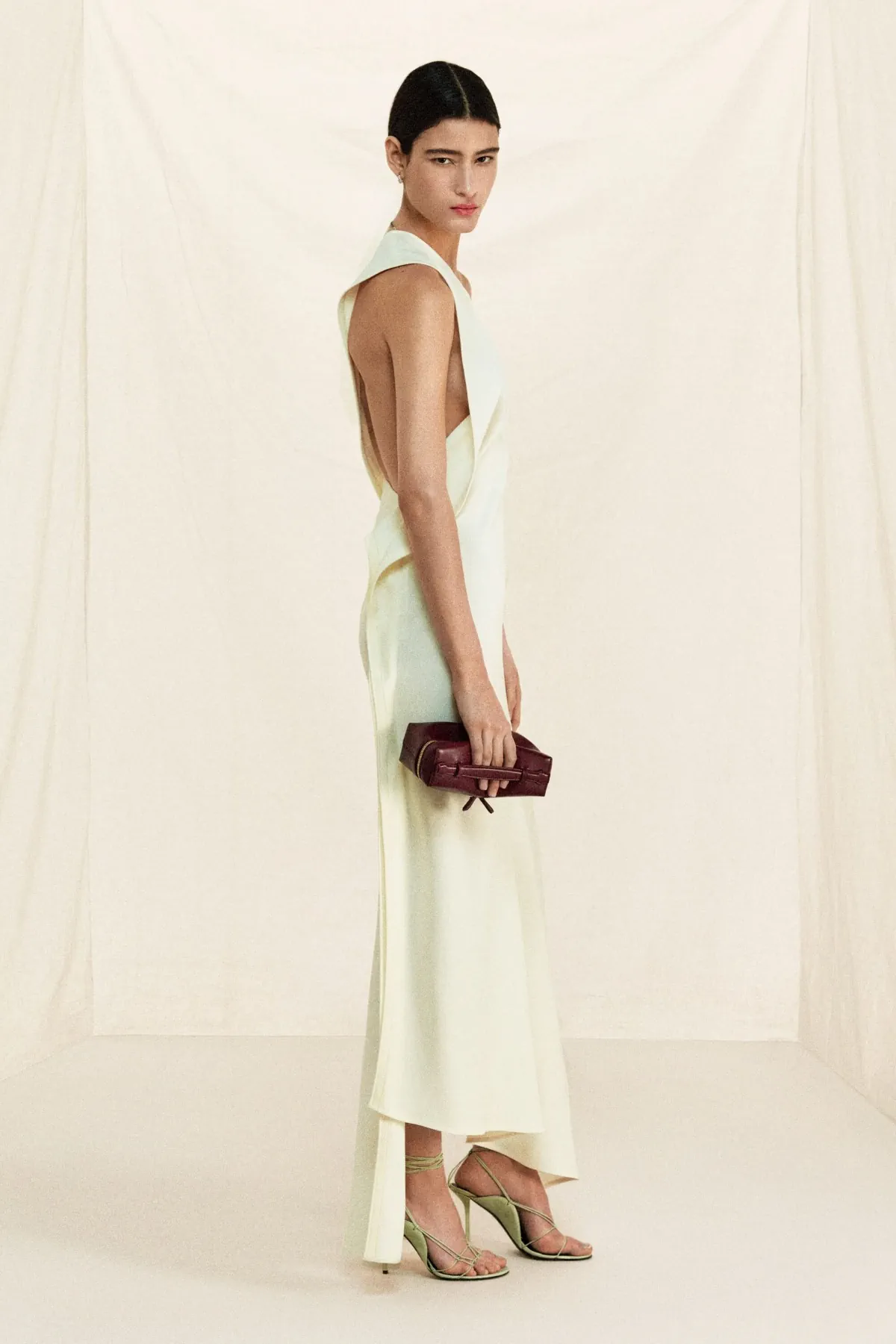 Victoria Beckham Resort 2026: Trở lại New York, nguồn cảm hứng từ hội họa và sự bất ngờ
