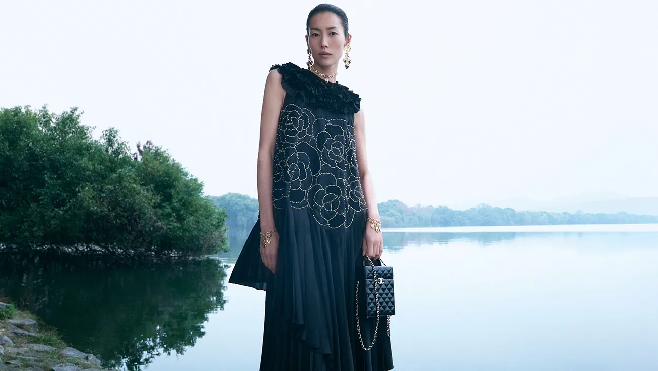 Chiến dịch quảng cáo Chanel Métiers d'Art 2024/2025: Cuộc gặp gỡ văn hóa giữa Paris và Hàng Châu Chiến dịch quảng cáo Chanel Métiers d'Art 2024/2025: Cuộc gặp gỡ văn hóa giữa Paris và Hàng Châu