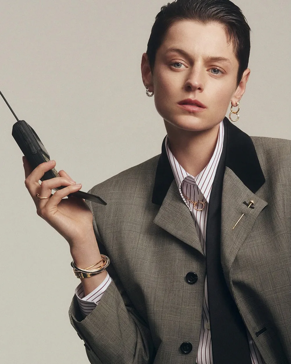 Emma Corrin gây ấn tượng trong chiến dịch quảng cáo trang sức Cartier “Juste un Clou” Xuân/Hè 2025 Emma Corrin gây ấn tượng trong chiến dịch quảng cáo trang sức Cartier “Juste un Clou” Xuân/Hè 2025