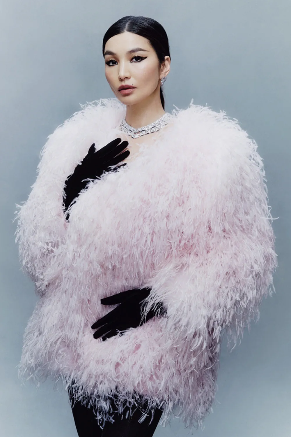 Vogue Singapore 06/2025: Gemma Chan chụp bởi Peter Ash Lee Vogue Singapore 06/2025: Gemma Chan chụp bởi Peter Ash Lee