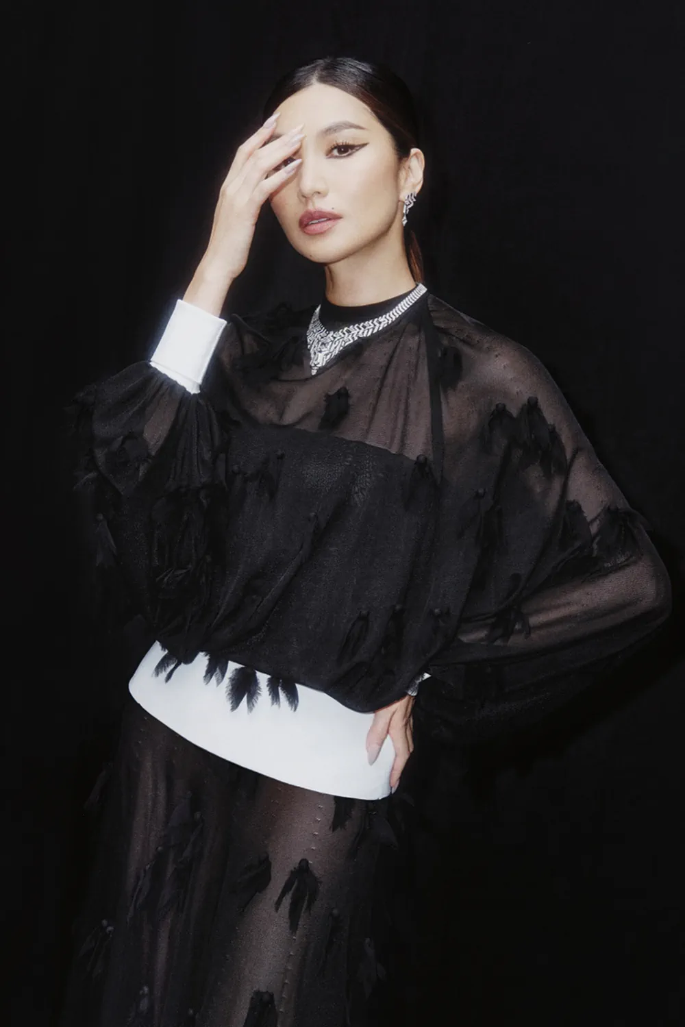 Vogue Singapore 06/2025: Gemma Chan chụp bởi Peter Ash Lee Vogue Singapore 06/2025: Gemma Chan chụp bởi Peter Ash Lee