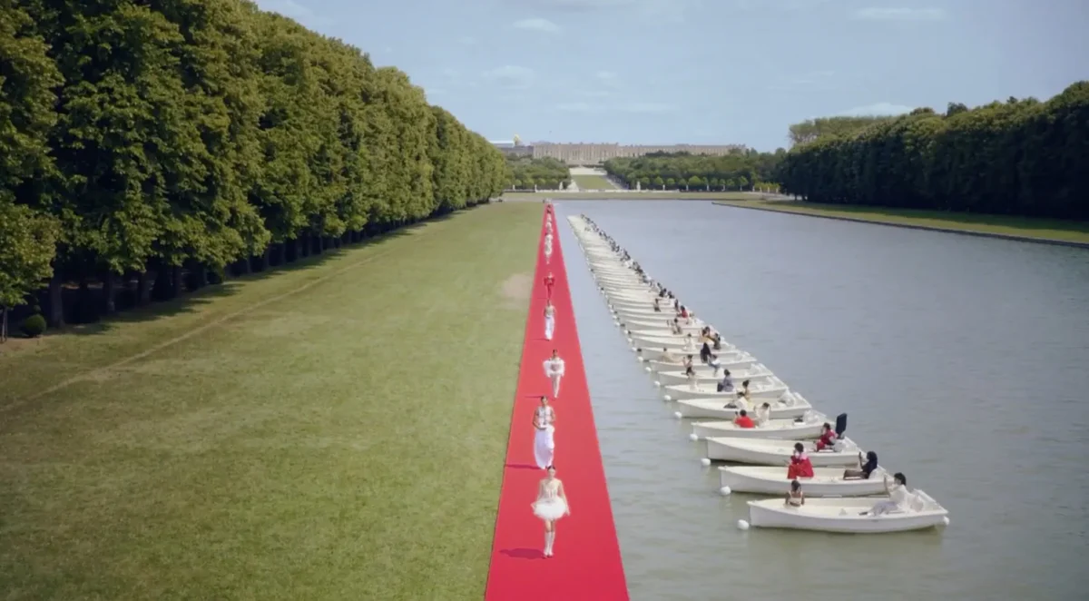 Jacquemus trở lại lâu đài Versailles cho bộ sưu tập Xuân/Hè 2026