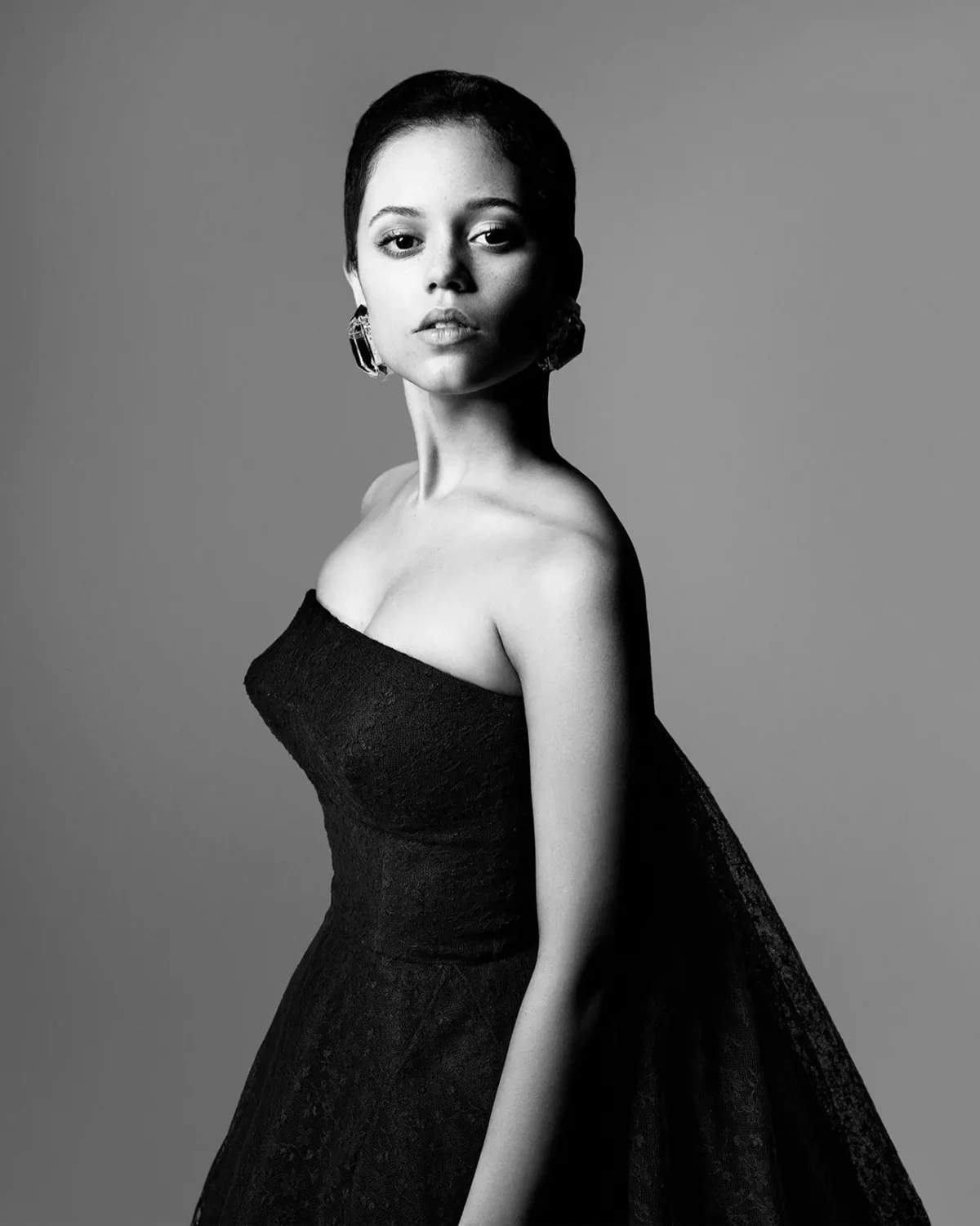 Harper's Bazaar US Hè 2025: Jenna Ortega chụp bởi Willy Vanderperre