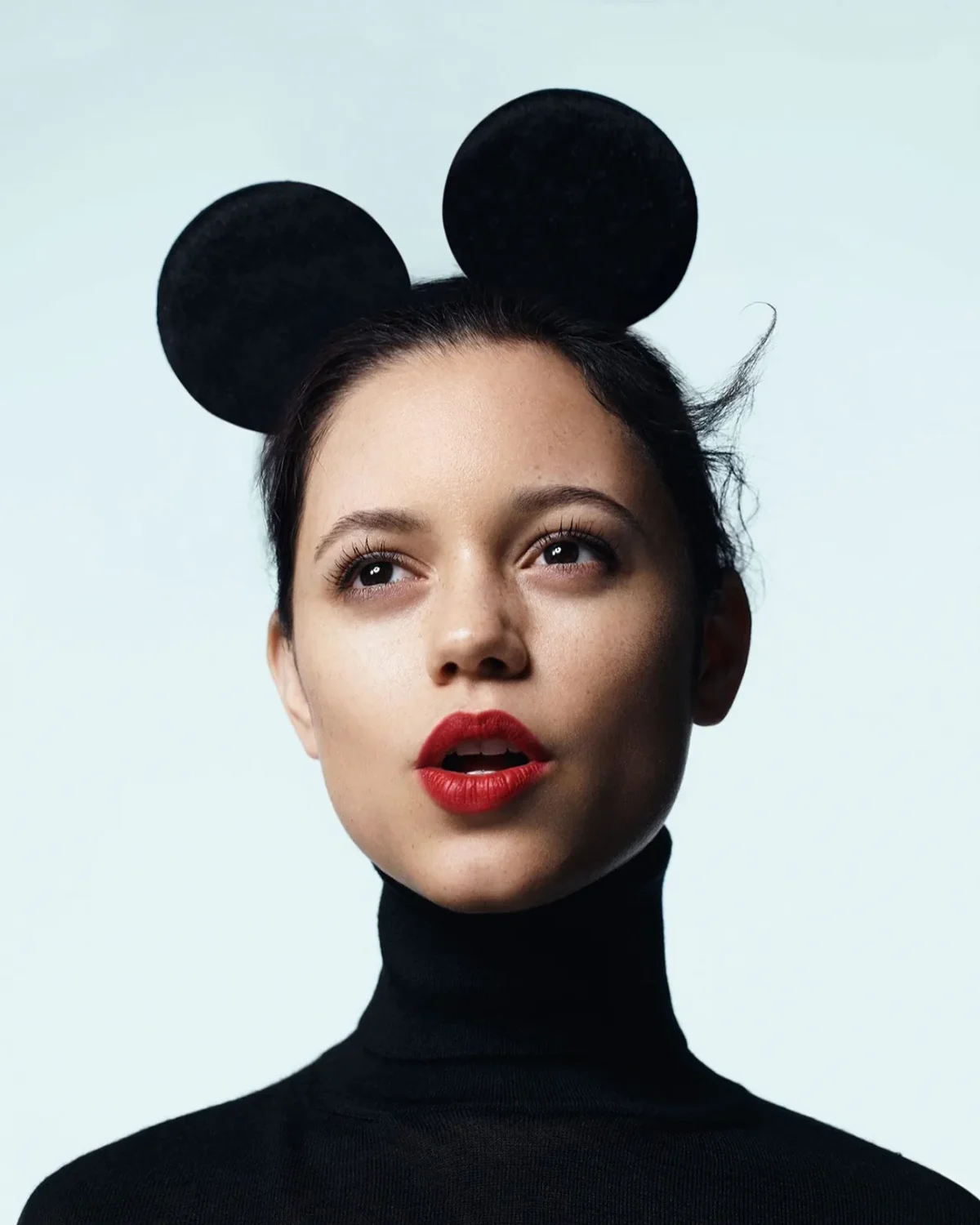 Harper's Bazaar US Hè 2025: Jenna Ortega chụp bởi Willy Vanderperre