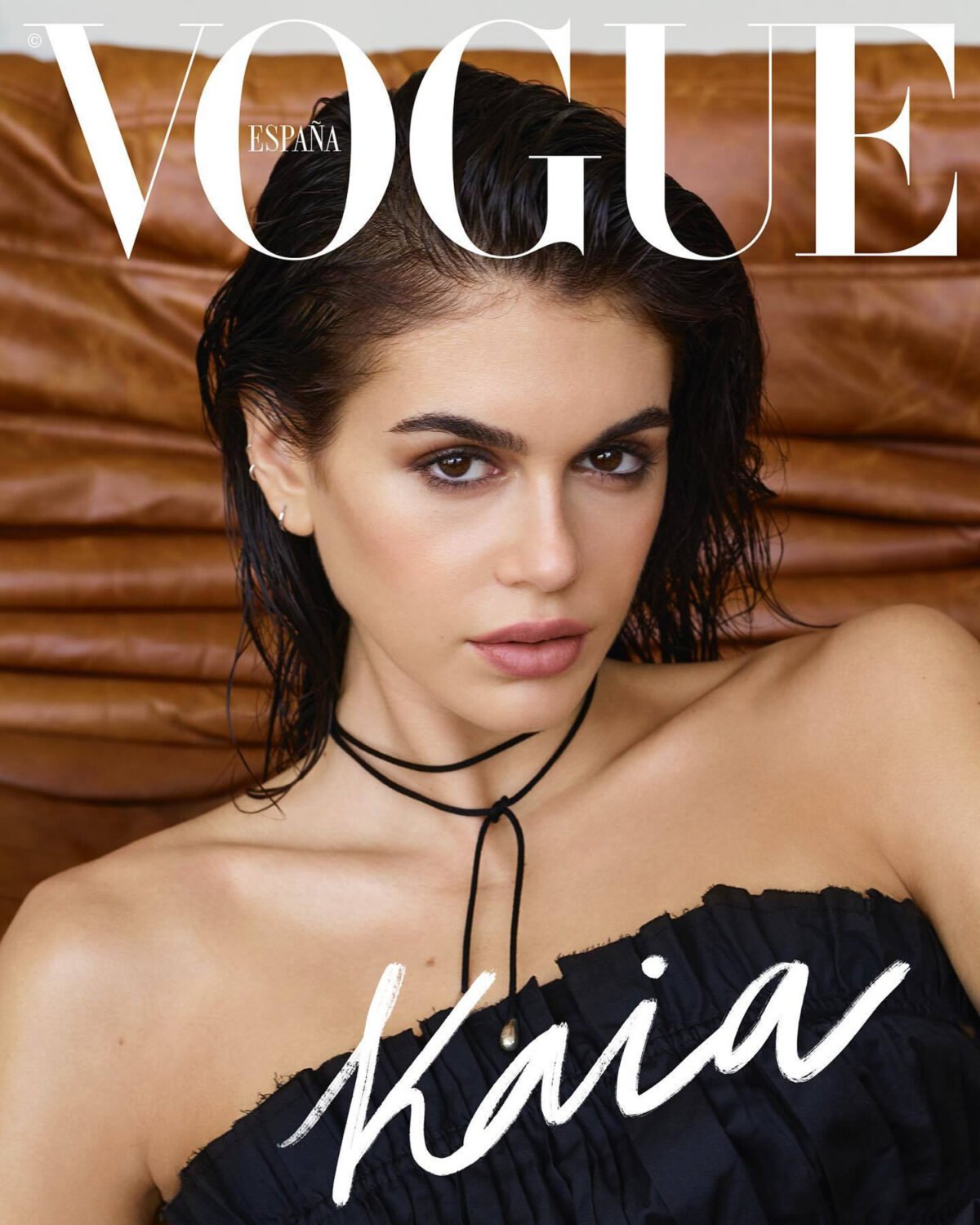 Vogue Tây Ban Nha 06/2025: Kaia Gerber chụp bởi Amy Troost
