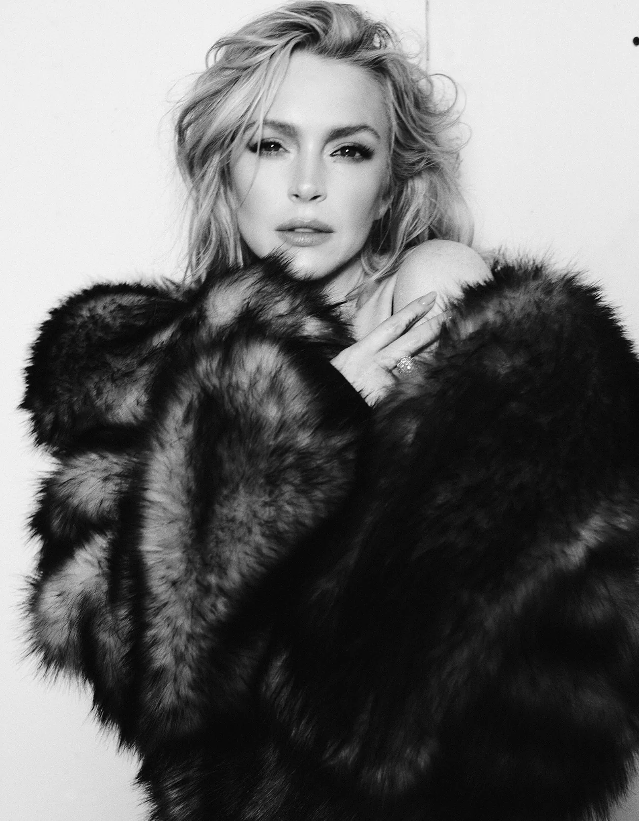 Elle US Hè 2025: Lindsay Lohan chụp bởi Chris Colls