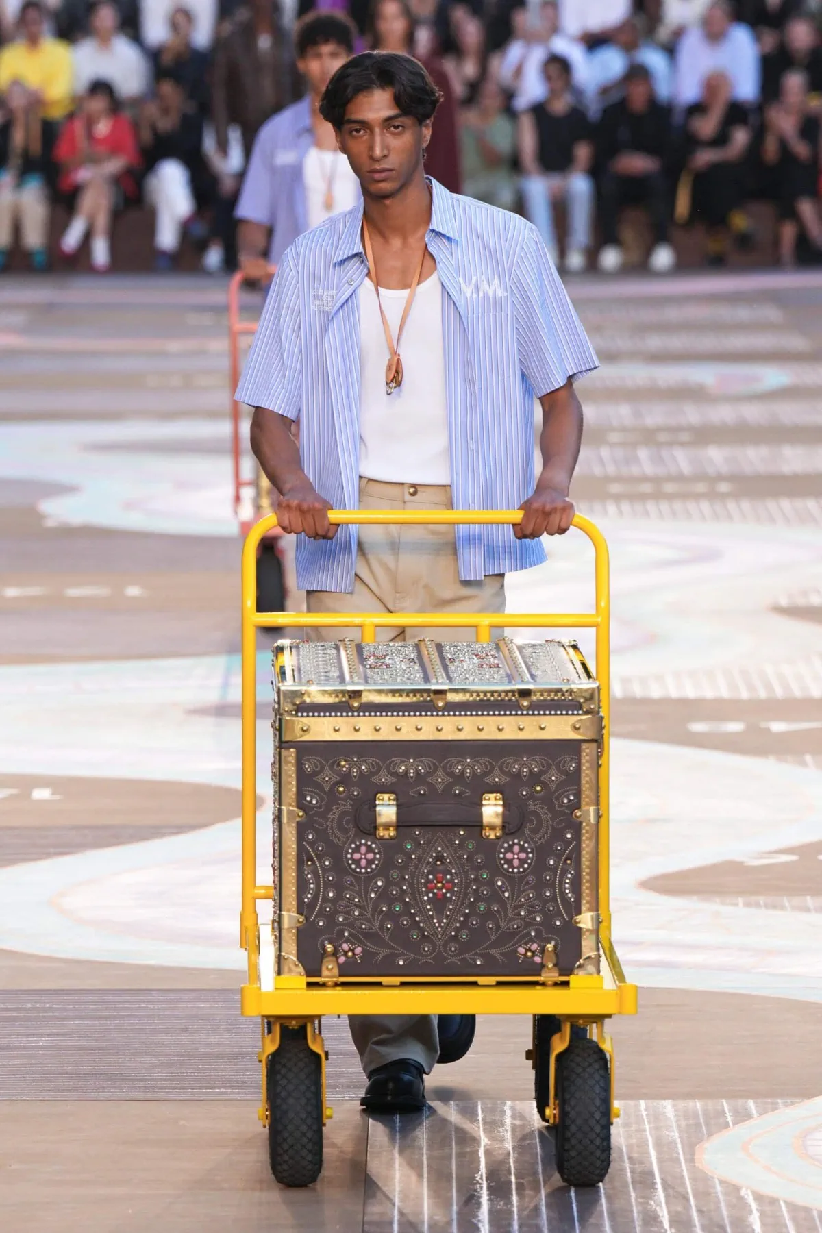 BST nam Louis Vuitton Xuân/Hè 2026
