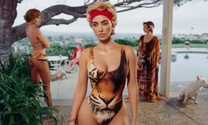 Hè 2025 trở nên nóng bỏng hơn với bộ sưu tập Roberto Cavalli x Skims