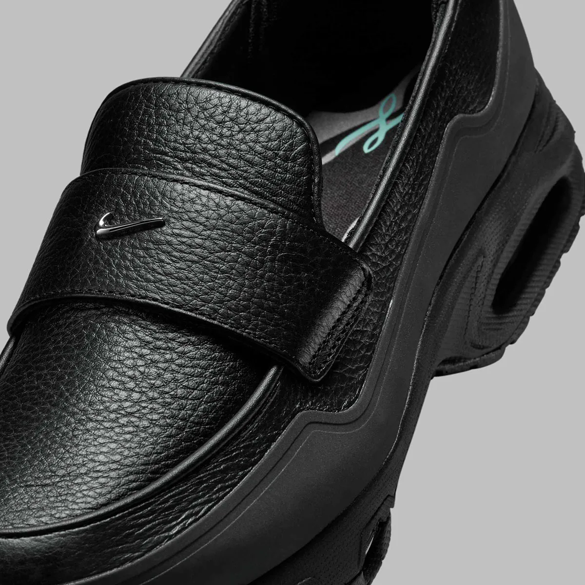 Nike Air Max Phenomena kết hợp phong cách thiết kế của Serena Williams với xu hướng giày lai sneaker/loafer Nike Air Max Phenomena kết hợp phong cách thiết kế của Serena Williams với xu hướng giày lai sneaker/loafer