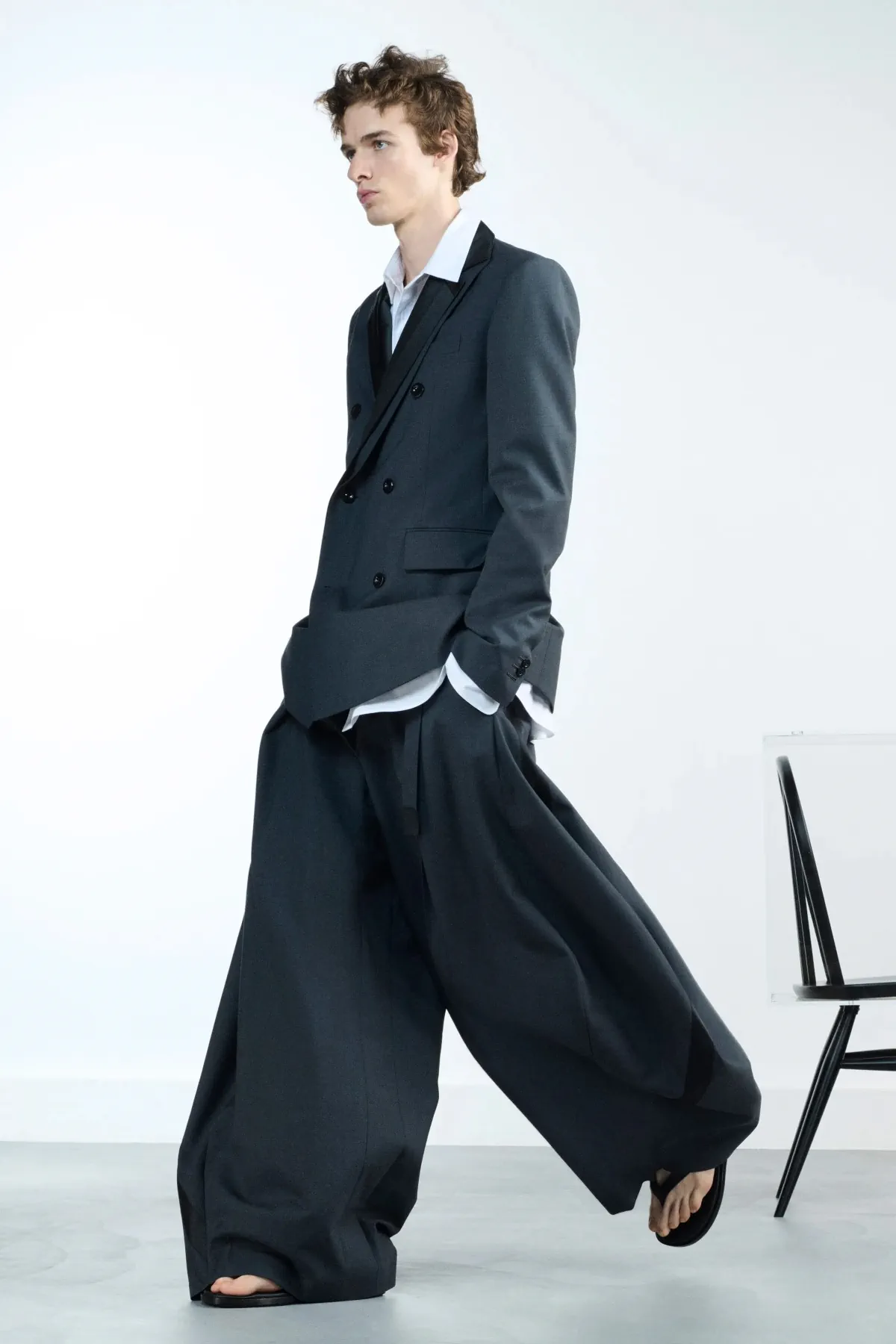 Sacai Xuân/Hè 2026 đặt sự thoải mái lên hàng đầu