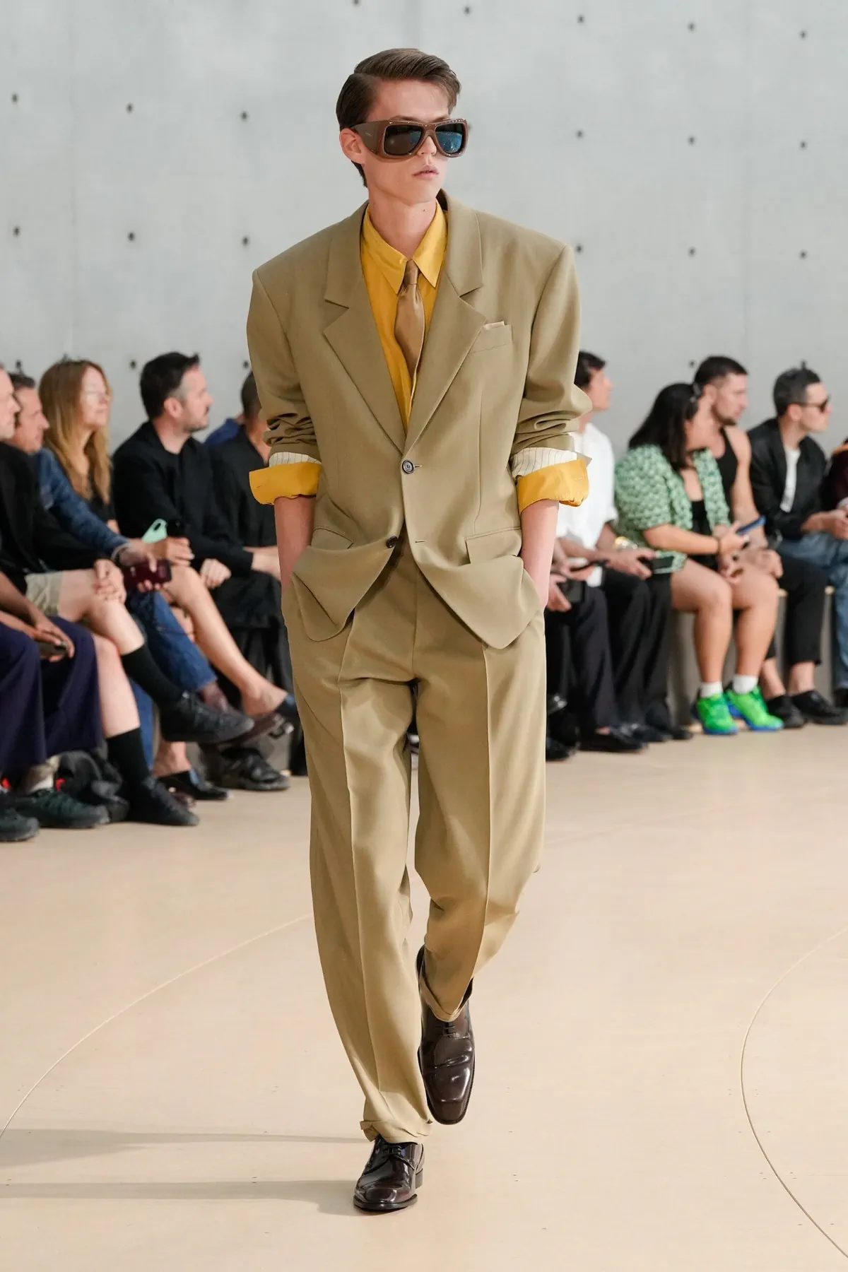 BST nam Saint Laurent Xuân/Hè 2026