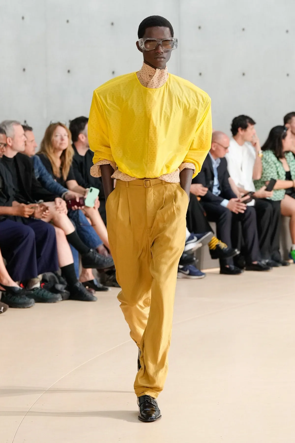 BST nam Saint Laurent Xuân/Hè 2026
