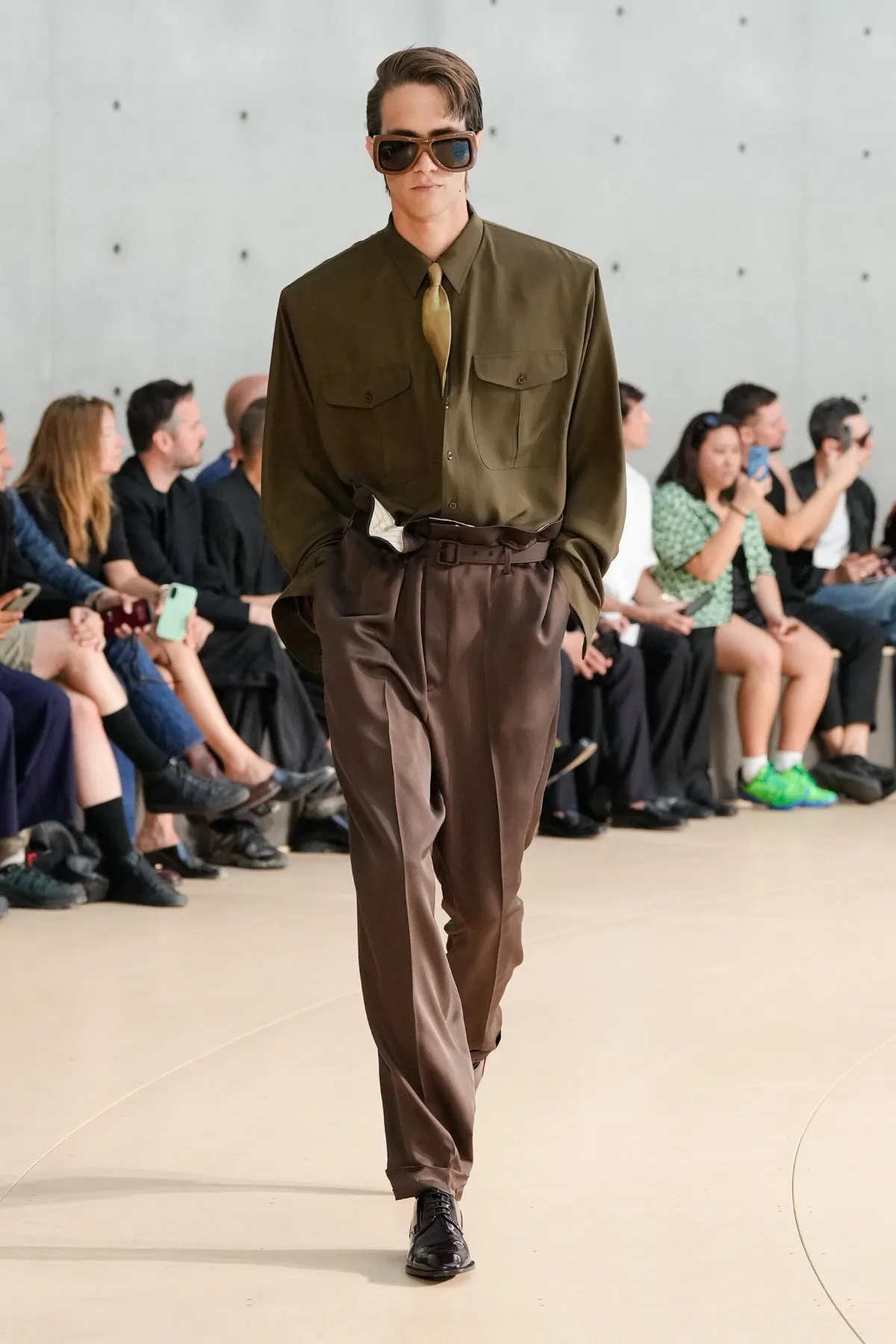 BST nam Saint Laurent Xuân/Hè 2026