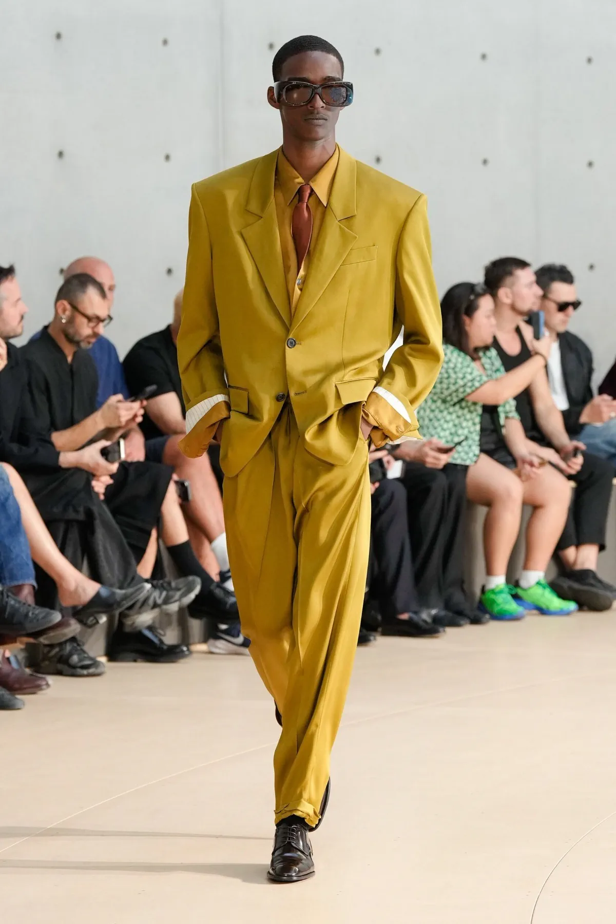 BST nam Saint Laurent Xuân/Hè 2026