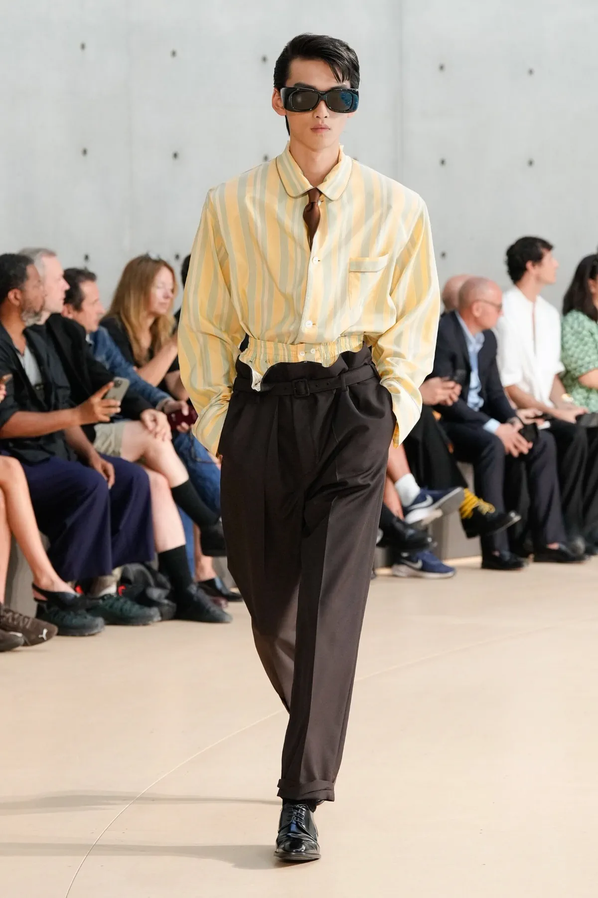 BST nam Saint Laurent Xuân/Hè 2026