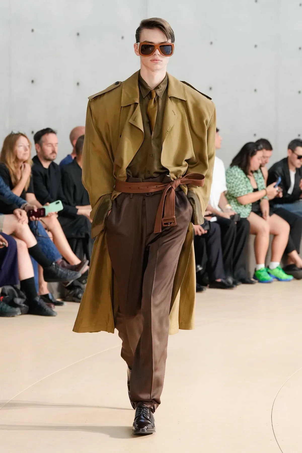 BST nam Saint Laurent Xuân/Hè 2026