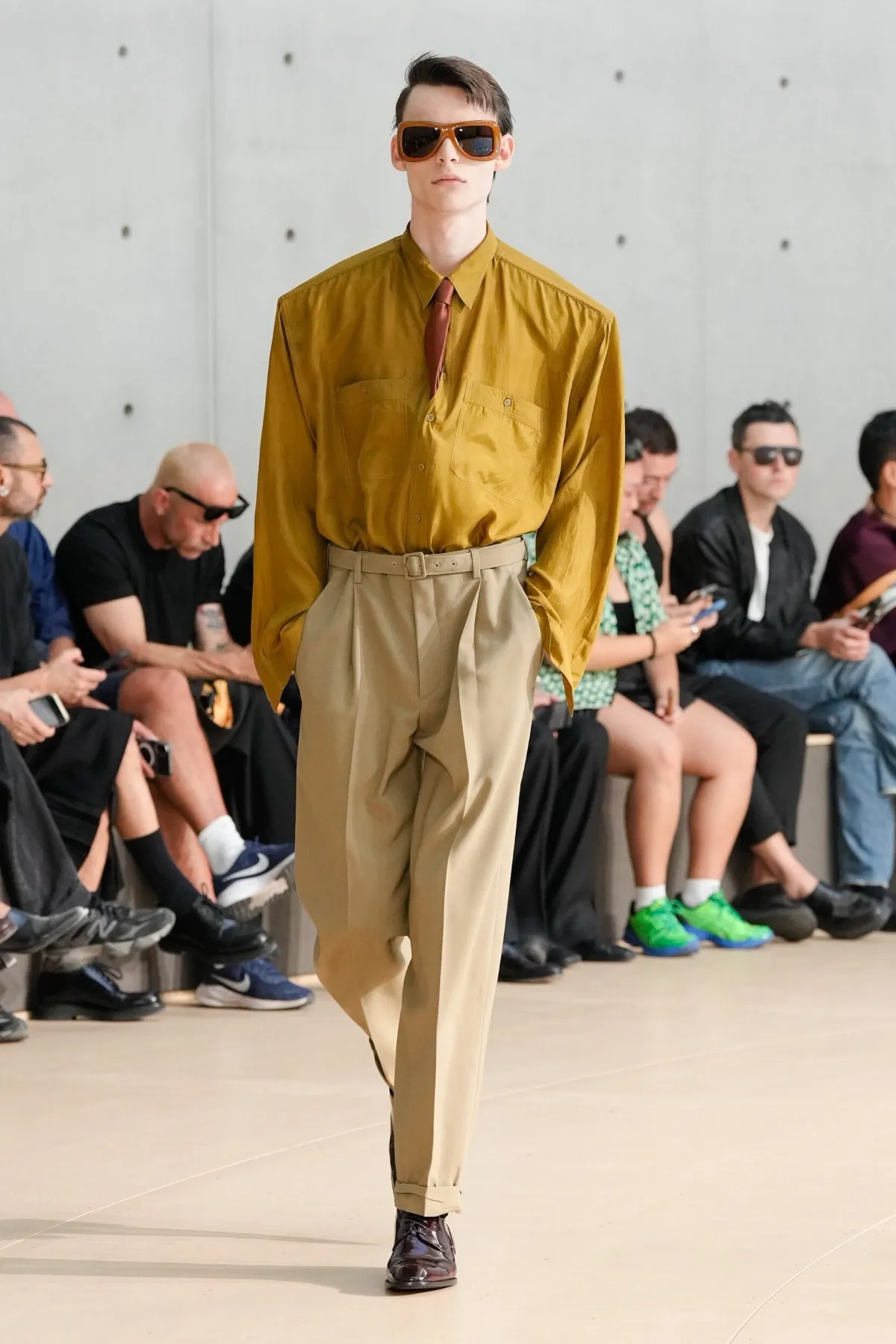 BST nam Saint Laurent Xuân/Hè 2026